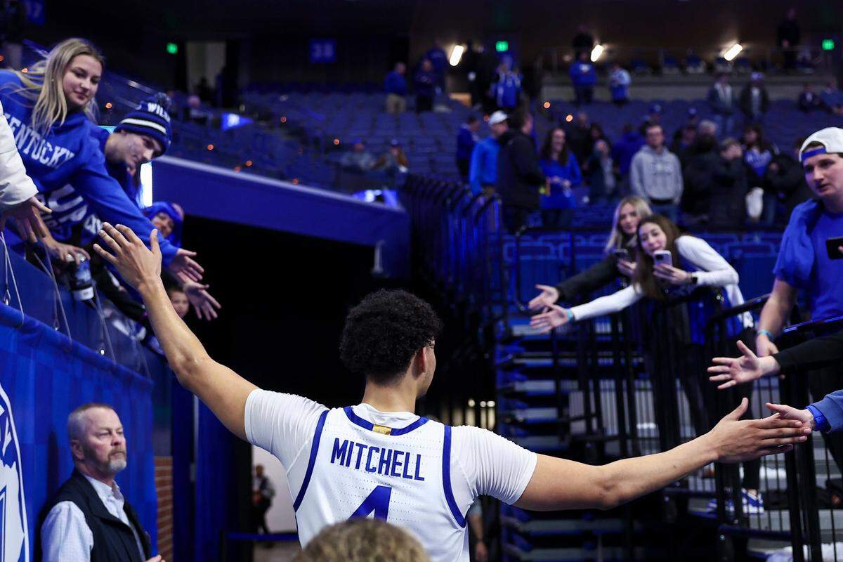 Over Kentucky’s past four games, Wildcats forward Tre Mitchell (4) is averaging 14.5 points and 11.8 rebounds.