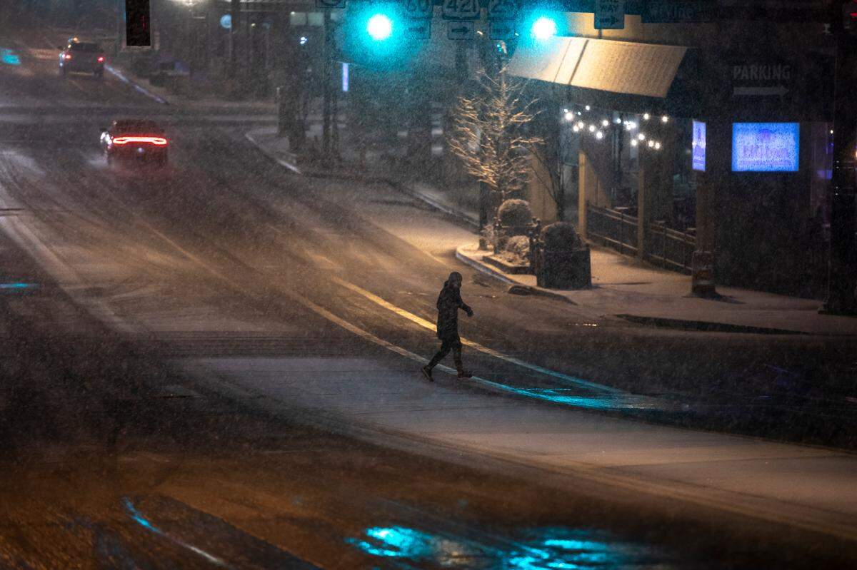 Snow falls in Lexington, Ky., on Wednesday, Jan. 27, 2021. 