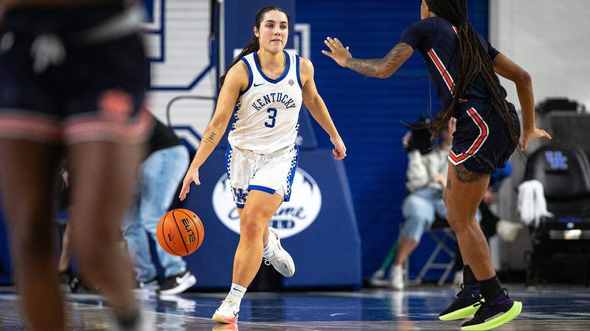 Kentucky guard Georgia Amoore advances during her team’s game against Auburn on Jan. 2 at Memorial Coliseum.