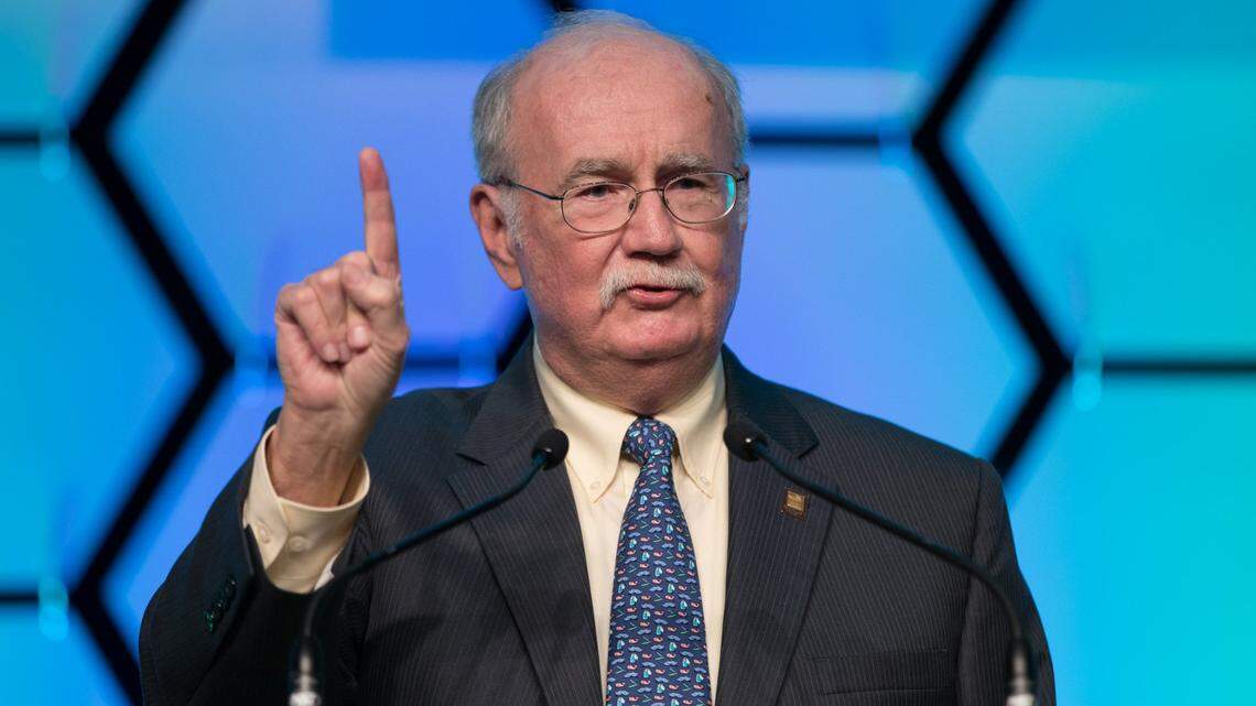 Billy Reed accepted the Tom Hammond Kentucky Sports Media Award in Lexington in 2017. Reed began his sports writing career with the Herald and Leader in Lexington and later returned as a sports columnist for the Herald-Leader.