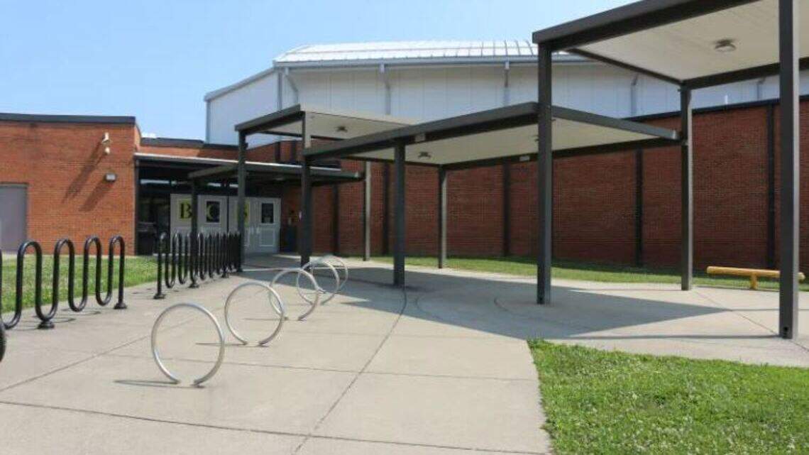 Central Kentucky school district closes Monday after pipes burst