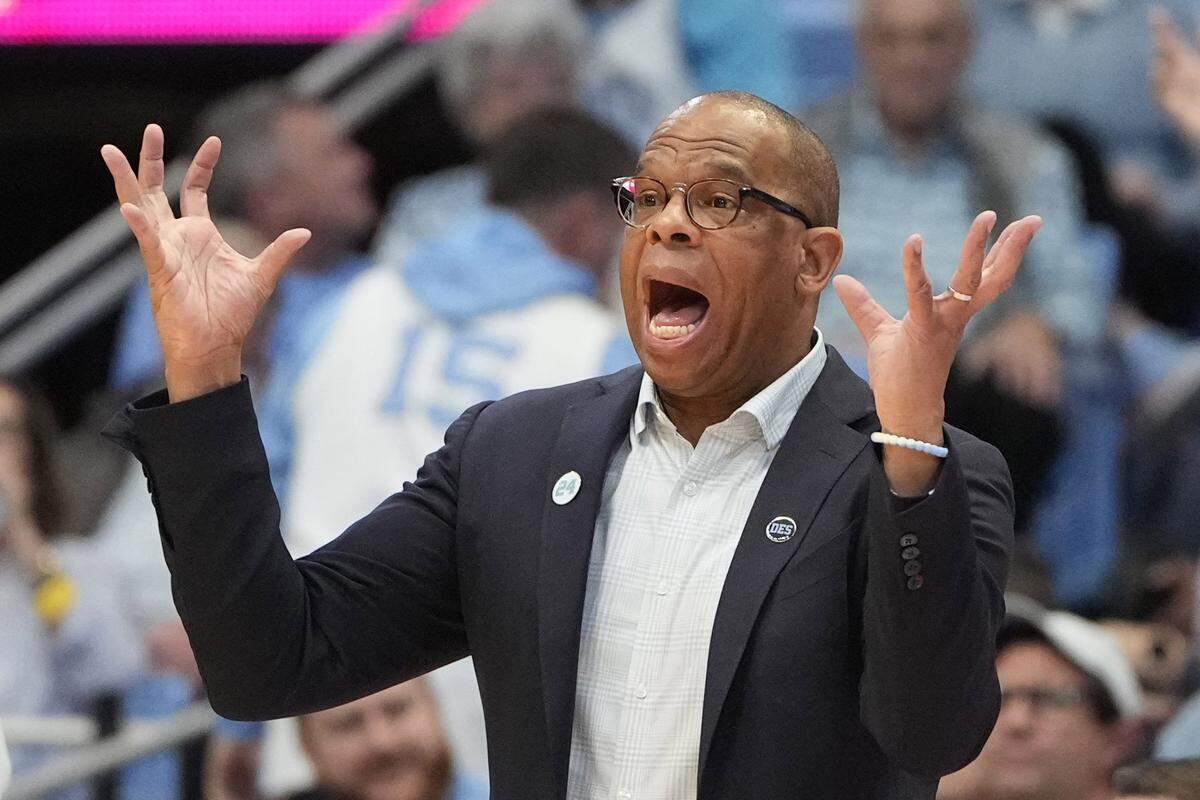 Coach Hubert Davis and the North Carolina Tar Heels will play the Tennessee Volunteers in the ACC/SEC Challenge on Wednesday night.