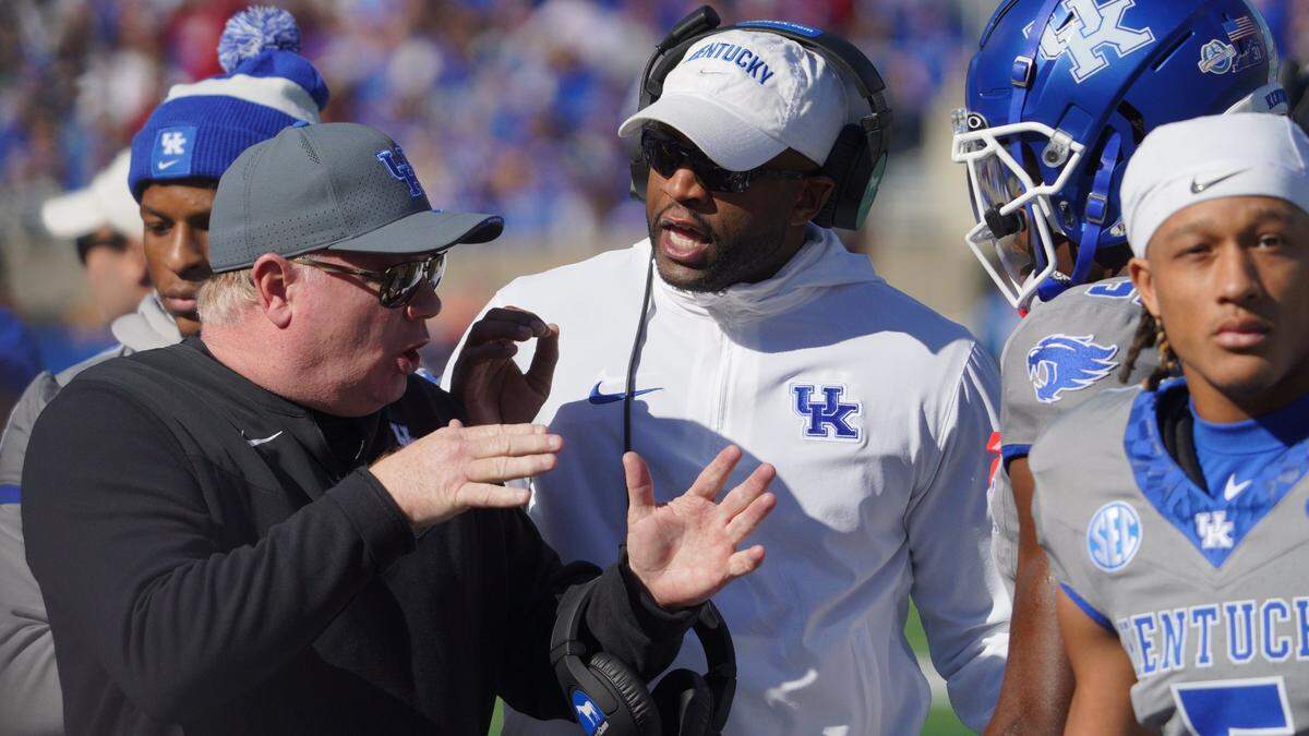Kentucky Coach Mark Stoops saw his record against Top 10 teams fall to 1-18 with Saturday’s 49-21 loss to No. 8 Alabama.