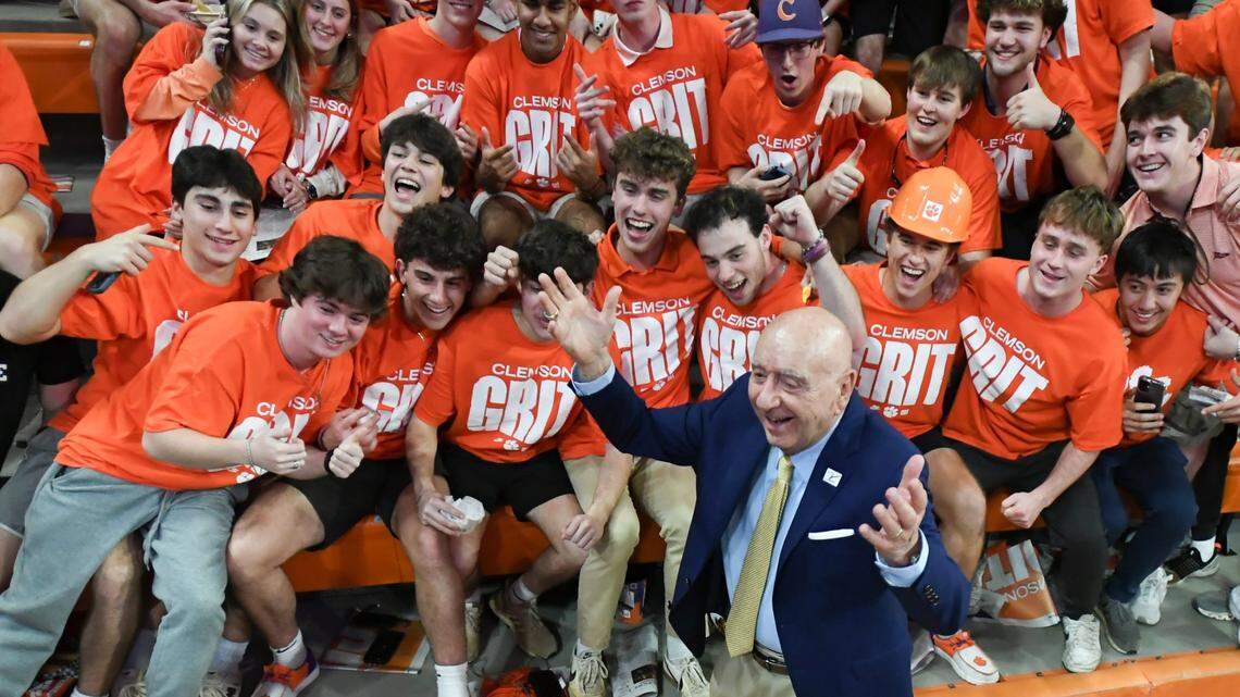 It’s awesome, baby! Post-cancer, Dick Vitale is back where he belongs for Kentucky-Alabama