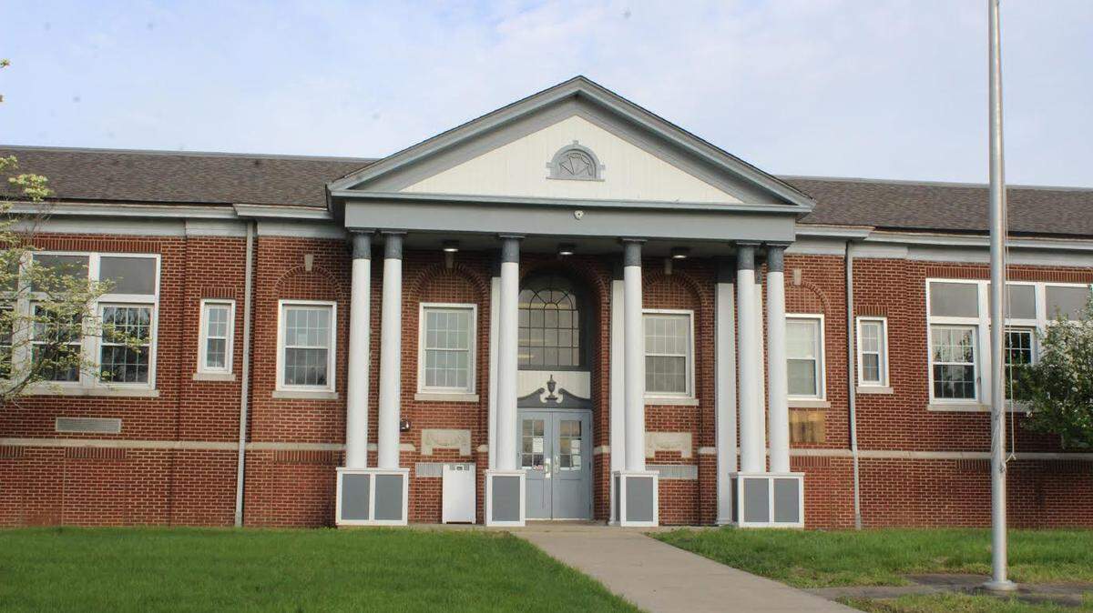The Rise STEM Academy for Girls, a magnet school, operates in the former Linlee Elementary at 2420 Spurr Road.