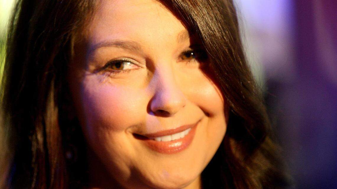 Kentucky actress Ashley Judd talks to reporters before the 2009 Bluegrass Ball at the Marriott Wardman Park in Washington, DC, January 19, 2009.  Photo by Jonathan Palmer