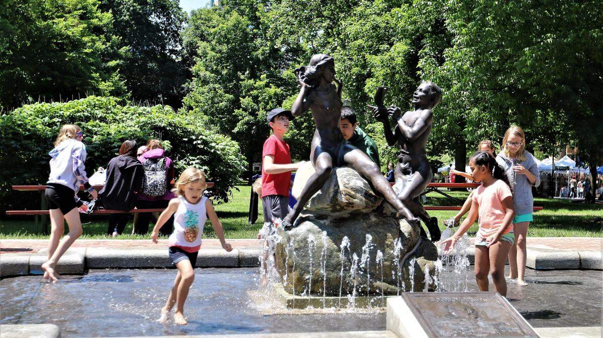 Mayfest Arts Fair returns to Gratz Park May 13-14 with arts and crafts, vendors, performances and food trucks in the park off Third Street and on the lawn at Transylvania University.