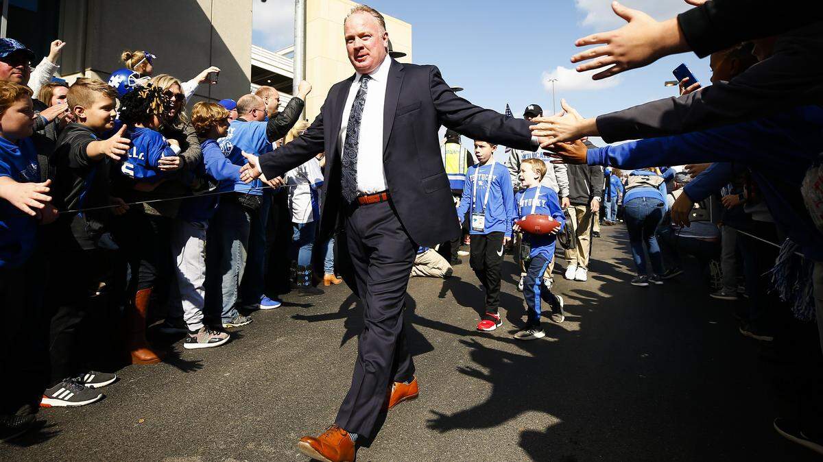 Mark Stoops poised to make historic move up UK coaching chart