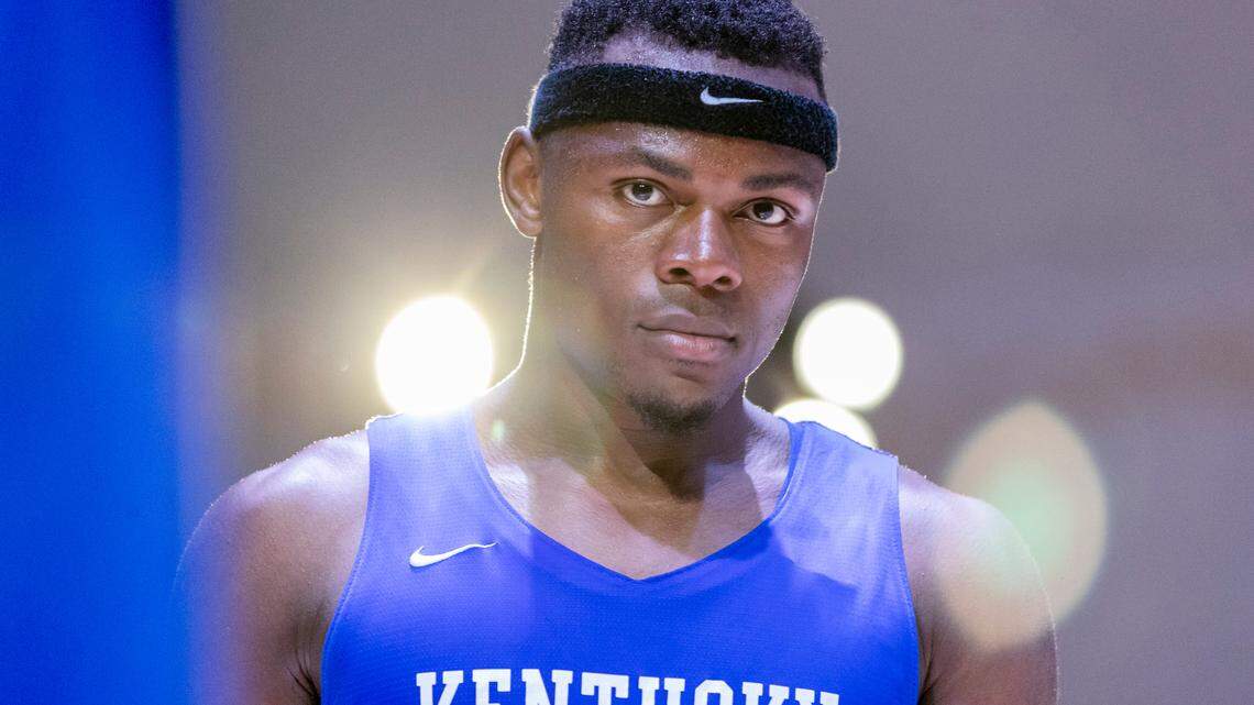 Oscar Tshiebwe underwent a procedure on his knee a few weeks before the start of the Kentucky basketball season.