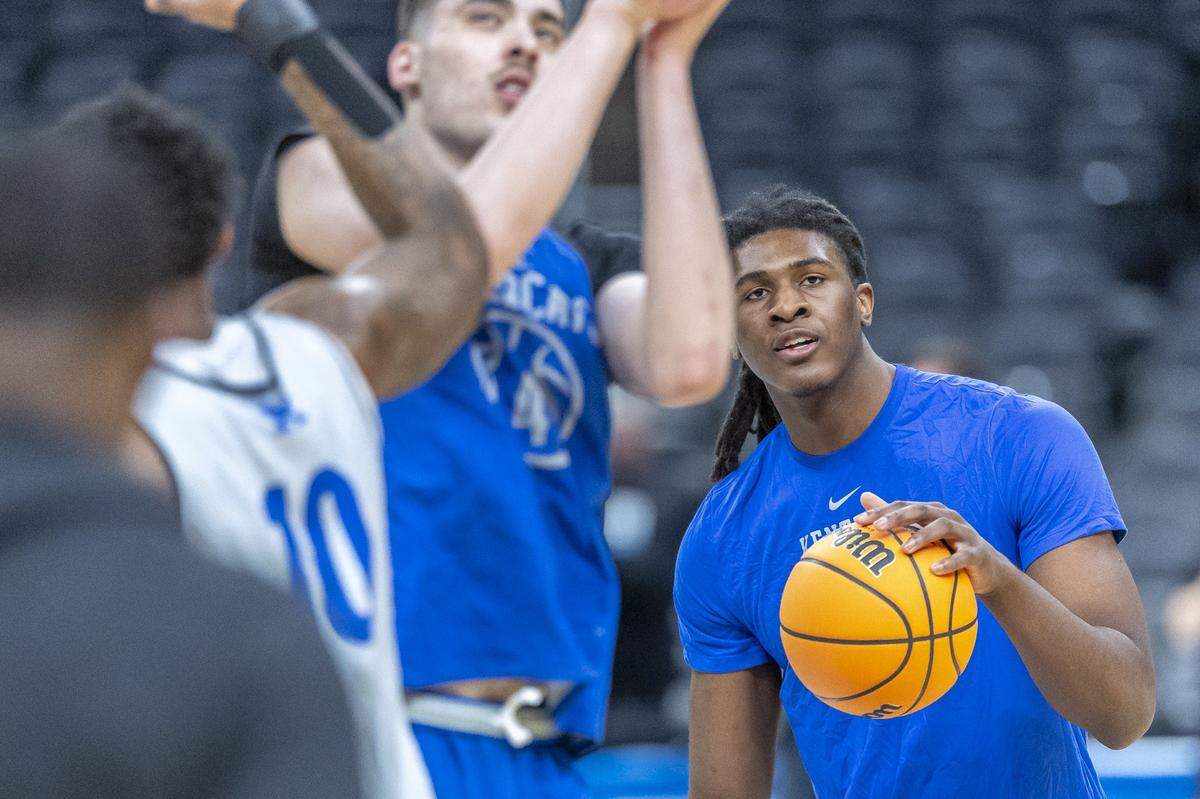 Kentucky forward Jayden Quaintance dribbles a ball during a practice before the first round of the NCAA men’s basketball tournament at Enterprise Center in St. Louis, Mo., on Thursday, March 19, 2026.