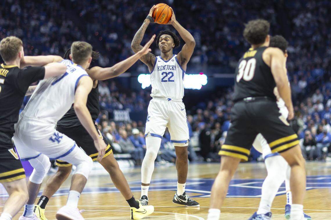 During his only college basketball season at Kentucky, Amari Williams averaged 10.9 points, 8.5 rebounds, 3.2 assists and 1.2 blocks in 22.8 minutes per game.