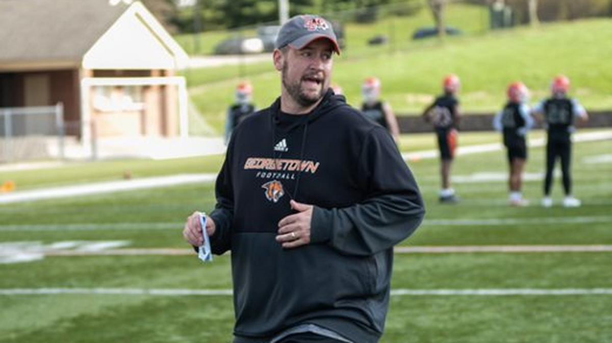 New Georgetown College head football coach Chris Oliver went 105-34 in 12 seasons as Lindsey Wilson head man and was 35-2 with one NAIA national championship over his final three seasons (2019-21) with the Blue Raiders.