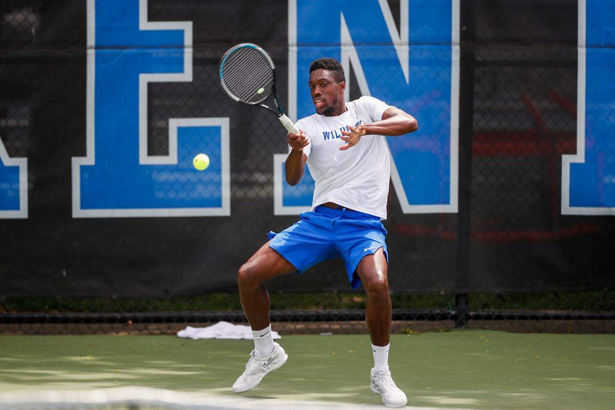 Kentucky’s Alafia Ayeni cruised to a 6-1, 6-1 victory against Stanford’s Samir Banerjee.