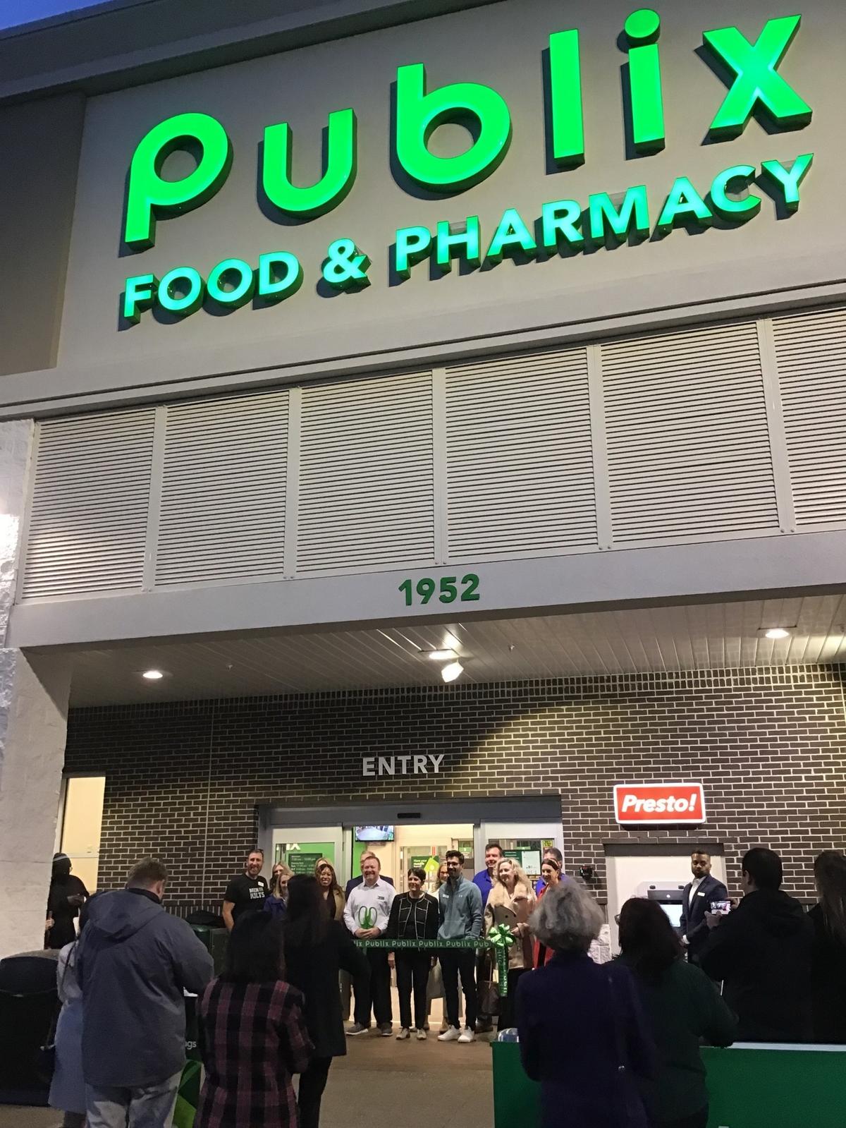 Mayor Linda Gorton, center, with councilmember Shayla Lynch, left, and store manager Nick Tormala, who transferred from South Carolina, prepared to open Lexington’s first Publix grocery store prepared to open at 1952 Stockton Way before dawn on Wednesday March 5, 2025.