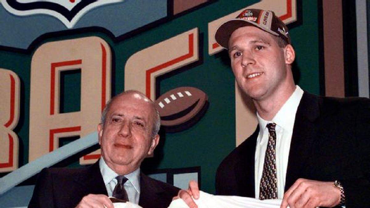Former Kentucky quarterback Tim Couch posed with Cleveland Browns owner Al Lerner after being the No. 1 overall selection in the 1999 NFL Draft in New York.