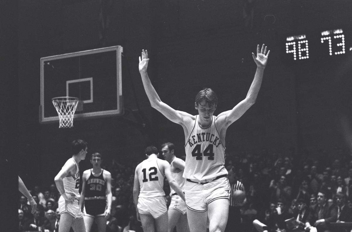 In his final home game as a Kentucky Wildcat, Dan Issel acknowledged the roar of the Memorial Coliseum crowd as he left the floor in UK’s 102-81 win over Auburn on March 2, 1970.