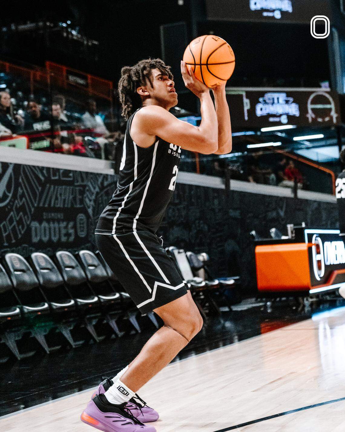 Taylen Kinney is a five-star recruit in the 2026 class who is still considering coming to Kentucky.