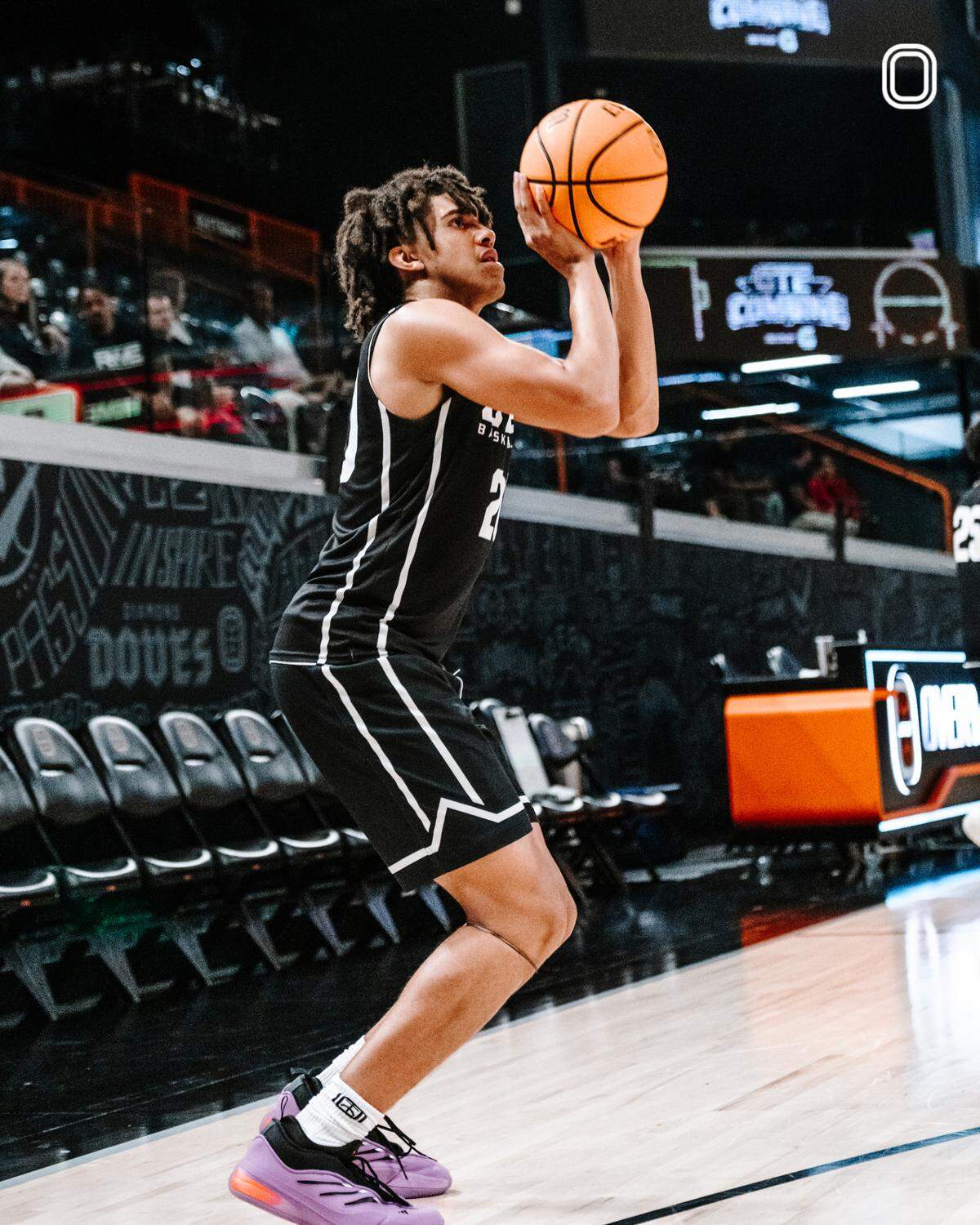 Taylen Kinney is a five-star recruit in the 2026 class who is still considering coming to Kentucky.