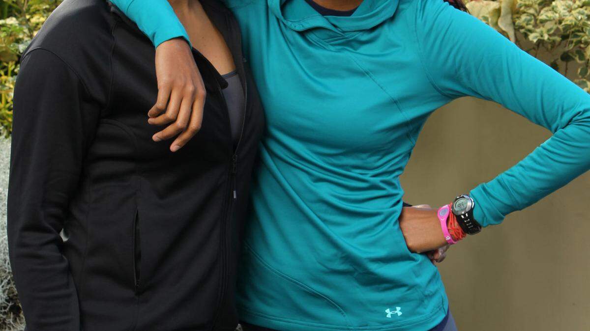 Sisters LaKisha Hoffman, left, and Jennifer Hoffman will claim their $1 million prize on Monday's The Early Show.