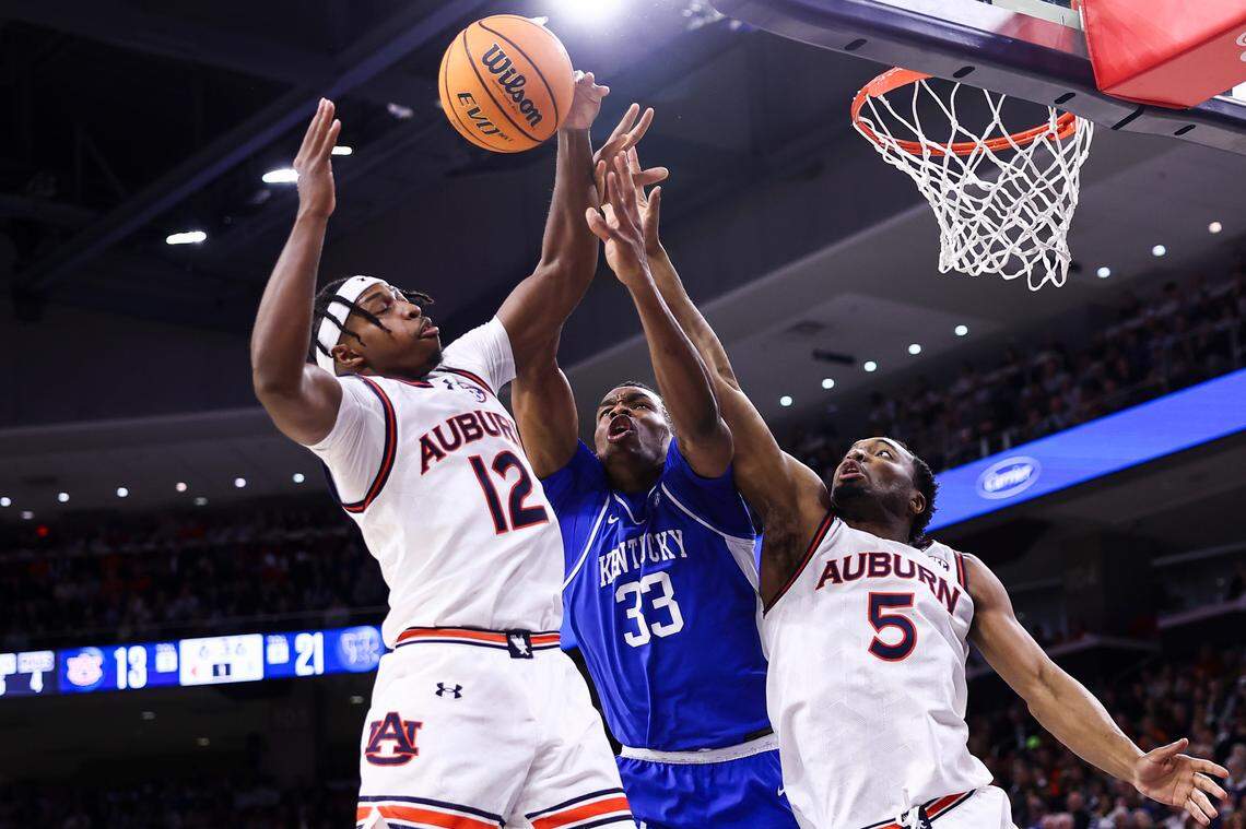 Kentucky’s Ugonna Onyenso (33) battles for a rebound with Auburn’s Denver Jones (12) and Chris Moore (5).