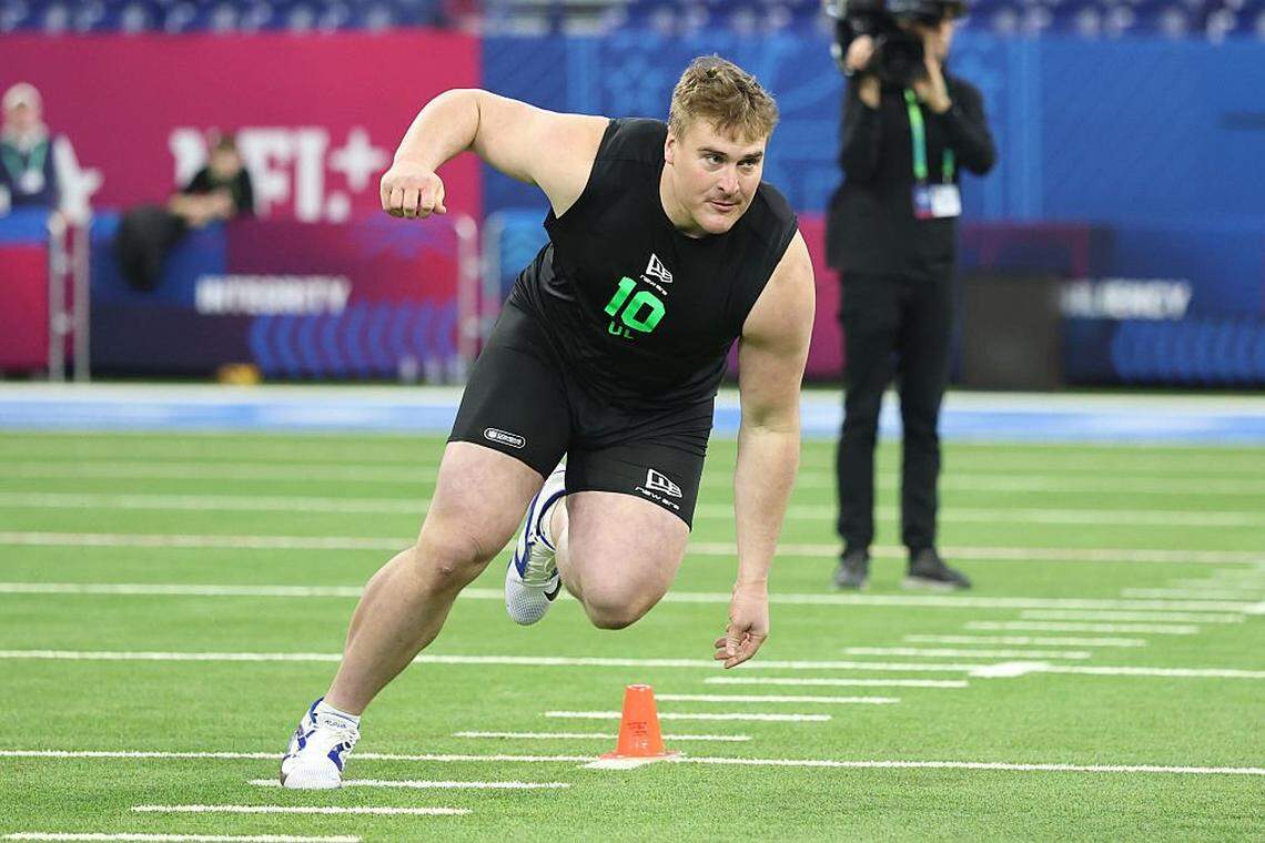 INDIANAPOLIS, INDIANA - MARCH 01: Jager Burton of the Kentucky Wildcats participates in a drill during the 2026 NFL Scouting Combine at Lucas Oil Stadium on March 01, 2026 in Indianapolis, Indiana. (Photo by Stacy Revere/Getty Images)