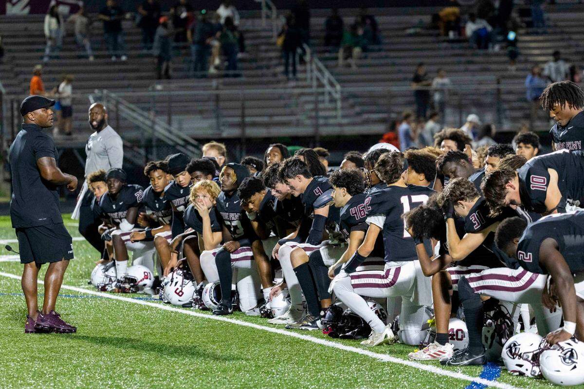 Tates Creek head coach Jonathan Hawks addresses the Commodores after a game earlier this season. Tates Creek (3-3) snapped a three-game losing streak by beating Paul Laurence Dunbar last week and faces another district rival in Lafayette this week.
