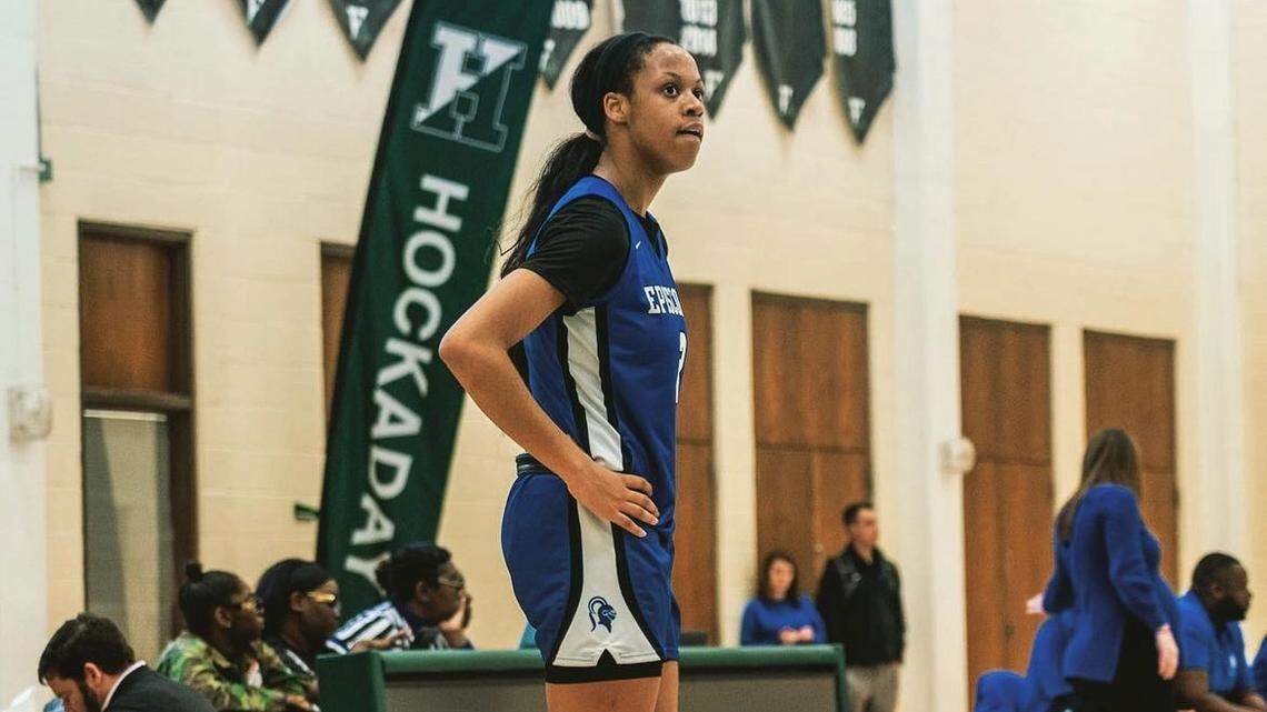 Me’Arah O’Neal, the 6-foot-4 daughter of NBA legend Shaquille O’Neal, is the No. 35-ranked prospect in the 2024 recruiting class. Kentucky is among several schools who have made scholarship offers to the small forward from Houston, who averaged 11.1 points, 7.0 rebounds and 2.3 blocks per game during last weekend’s Nike Nationals in Chicago.
