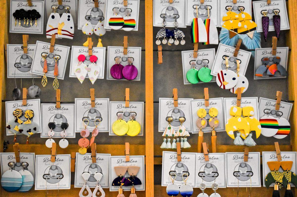 Jewelry artist Almeta Dellagnolo uses polymer (synthetic) clay, which is easier to work with, and for which a kiln is unnecessary. She bakes the molded clay pieces in her own home oven.