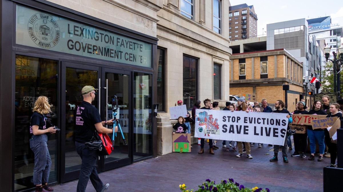 KY Tenants organization marched from Robert Stephenson courthouse square to the Lexington-Fayette Urban County Government on East Main Street, Oct. 13, 2022, to put pressure on LFUCG to ban income discrimination for rental properties, enact a rental registry and guarantee lawyers for those in eviction court.