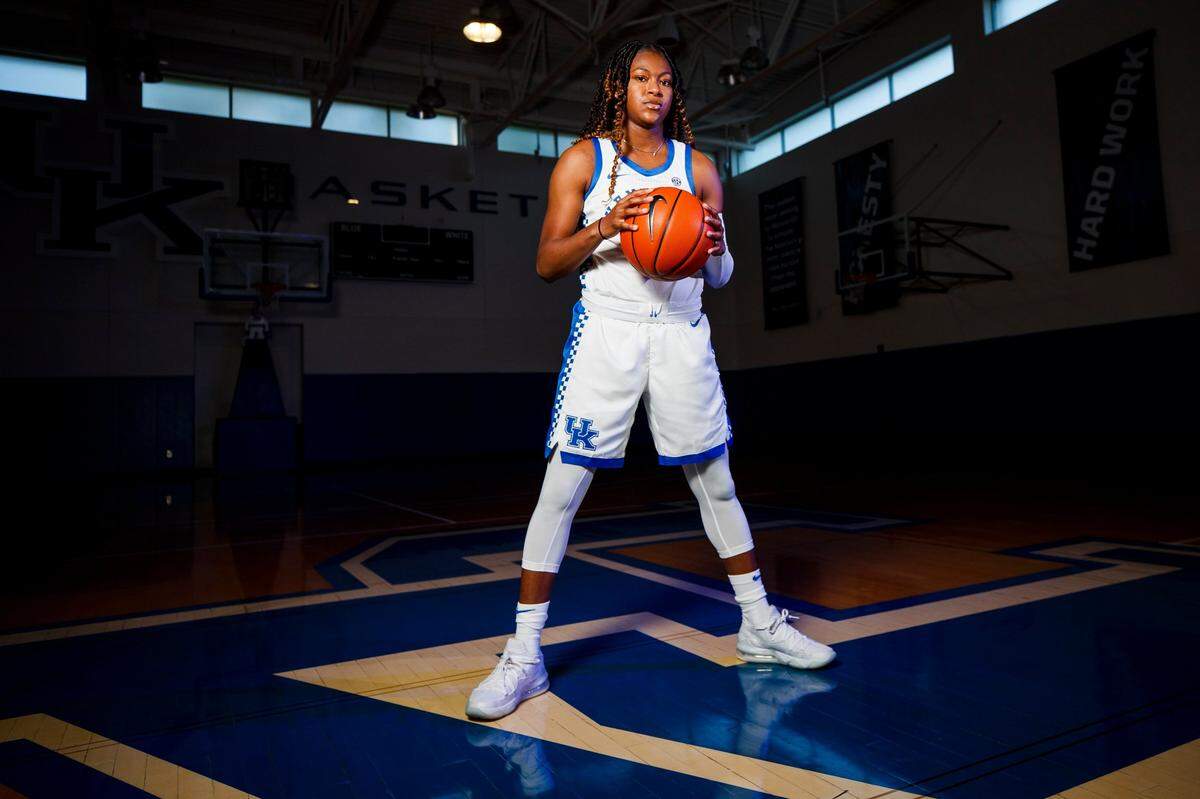 Robyn Benton’s averages of 13.2 points, 43.5% shooting from three-point range and 52.2% shooting from the field all rank third on the UK team.