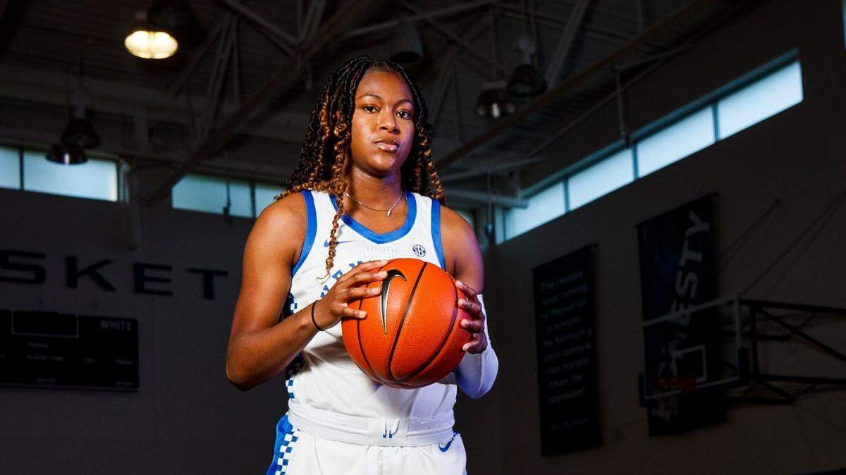 Robyn Benton’s averages of 13.2 points, 43.5% shooting from three-point range and 52.2% shooting from the field all rank third on the UK team.