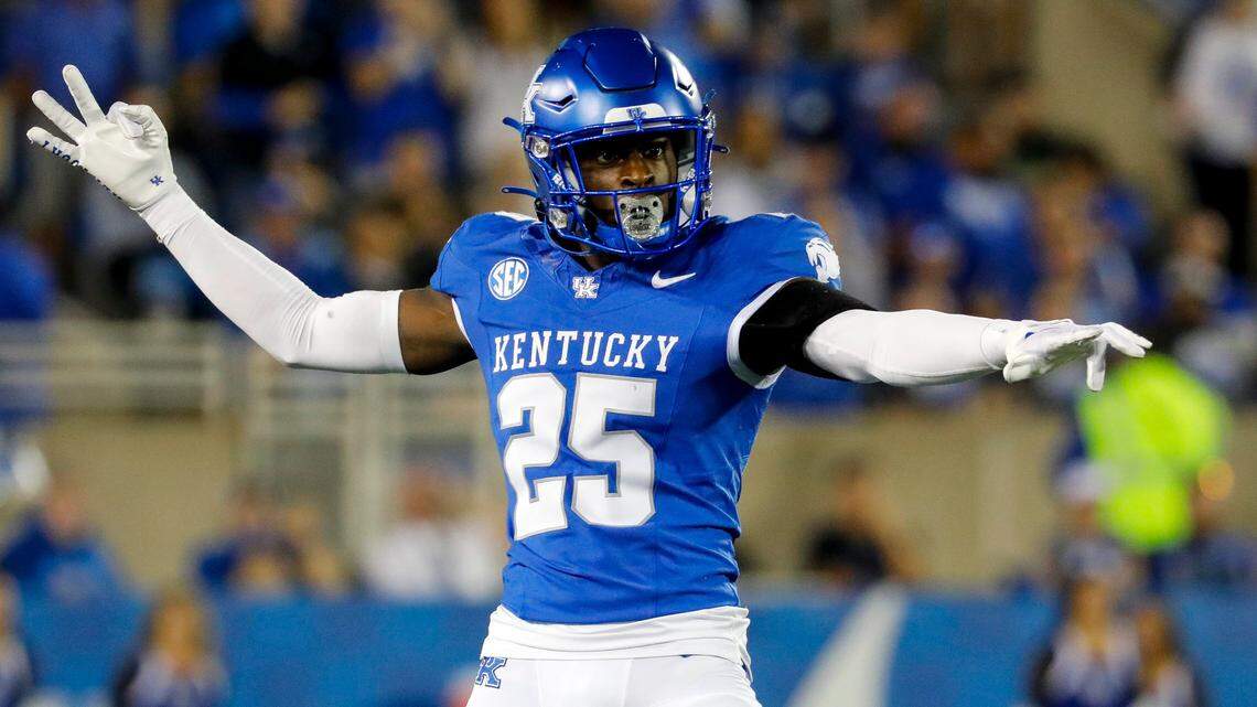 Kentucky free safety Jordan Lovett (25) now leads the Wildcats in tackles with 48.