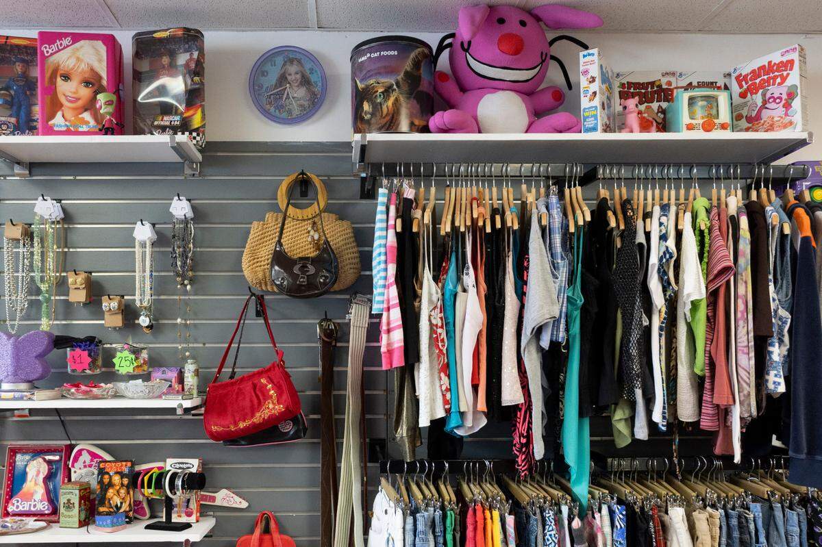 Cold Collection’s women’s inventory is mostly made up of Y2K fashion clothing and accessories.