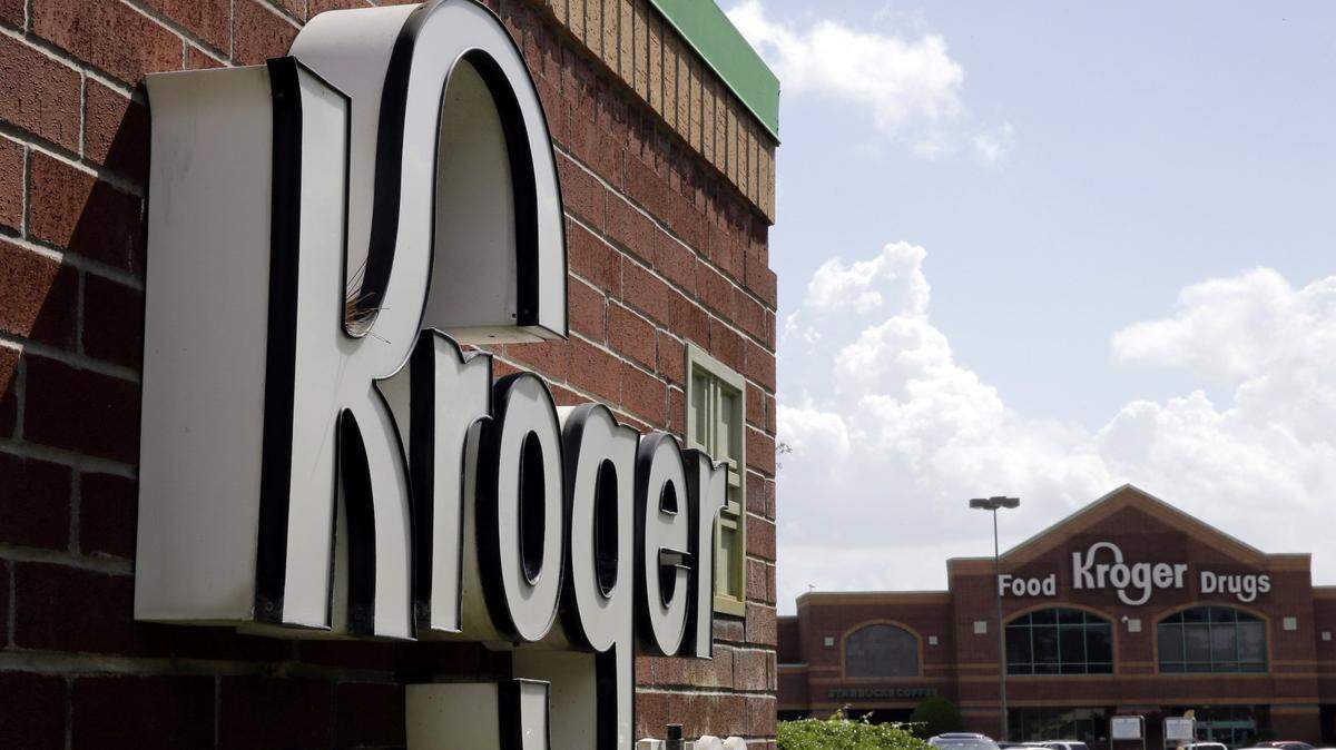 Kroger announced on Thursday that it will eliminate all plastic shopping bags by 2025 and replace them with reusable ones.
