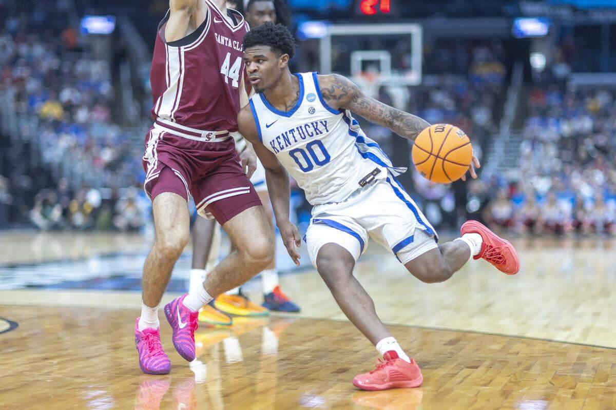 Coming off the best game (35 points, eight rebounds, seven assists) of his college career in Kentucky’s 89-84 overtime win over Santa Clara in the NCAA Tournament round of 64, Wildcats senior guard Otega Oweh (00) will try to lead UK to an upset of Midwest Region No. 2 seed Iowa State in the round of 32.