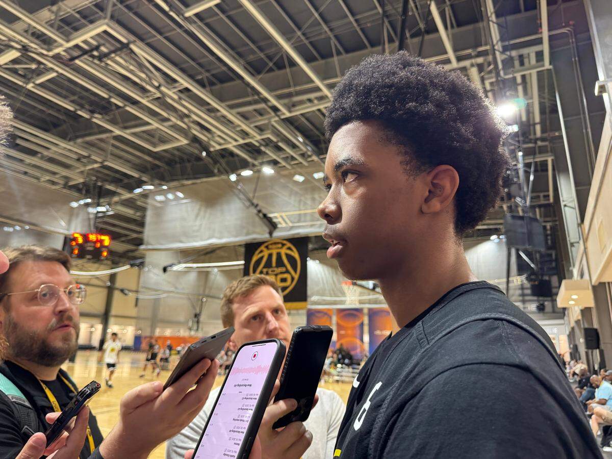 Anthony Thompson, a 6-foot-8 small forward from Ohio, is a five-star prospect in the 2026 recruiting class.