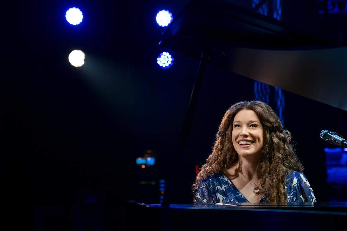 “The best thing about Carole King’s music is that it applies to everybody,” said Kennedy Caughell, who plays the songwriter and singer in “Beautiful: The Carole King Musical” this weekend at the Lexington Opera House.
