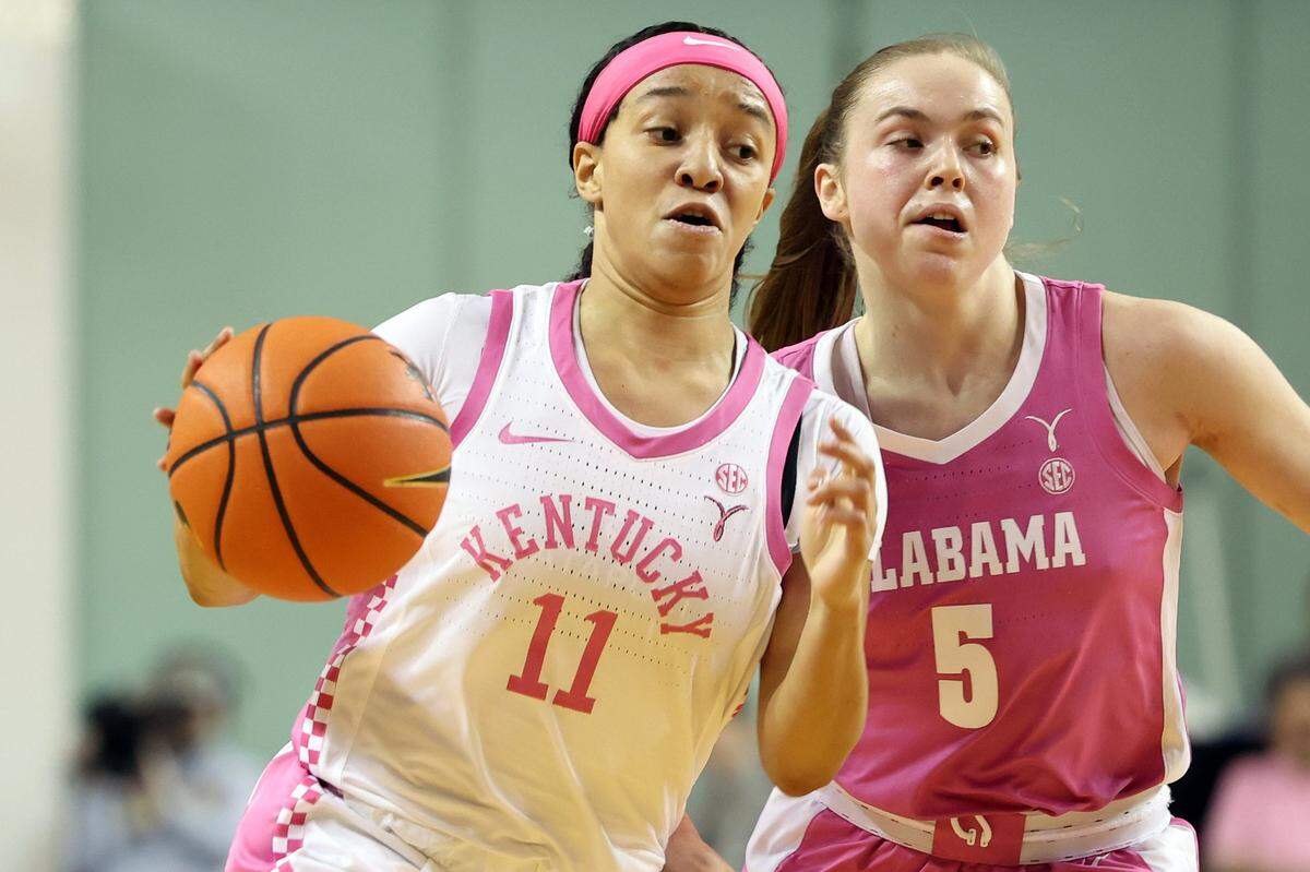 Kentucky’s Jada Walker (11) drives past Alabama’s Hannah Barber (5) on Thursday night. Walker led Kentucky with 15 points.