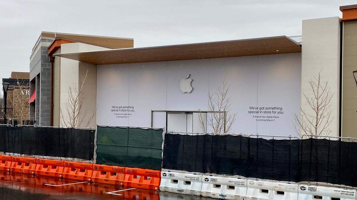 Lexington’s Apple store at Fayette Mall has closed. The new store, shown here at The Summit Fritz Farm, will be opening March 1.
