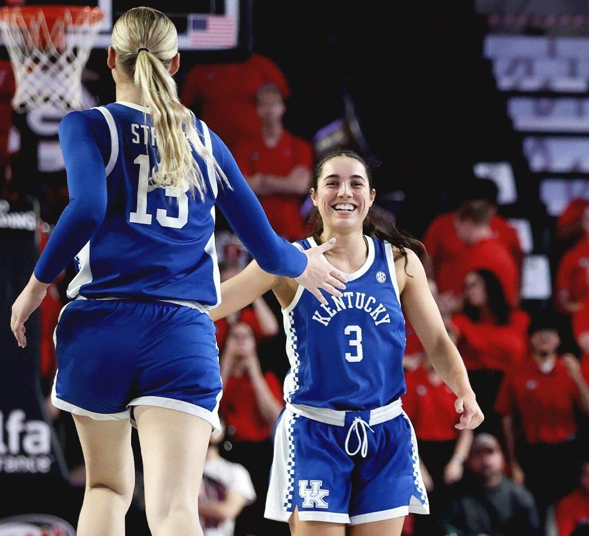 Georgia Amoore (3) and Clara Strack scored 24 and 25 points, respectively, at Georgia on Sunday as the Wildcats improved to 5-0 in Southeastern Conference play.