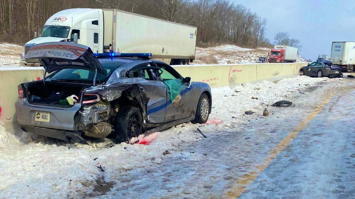 A New York man died in a crash involving two state police cruisers and other vehicles on Interstate 65 in Kentucky in early 2021.