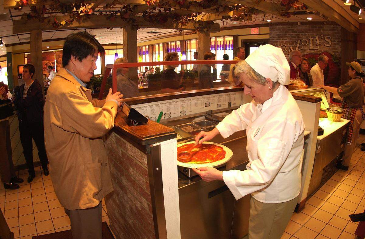 There were five Fazoli’s in 1990 when the company was sold to entrepreneur Kuni Toyoda, who built the chain to 319 restaurants in 32 states by 2006 when he sold Fazoli’s to Sun Capital Partners.