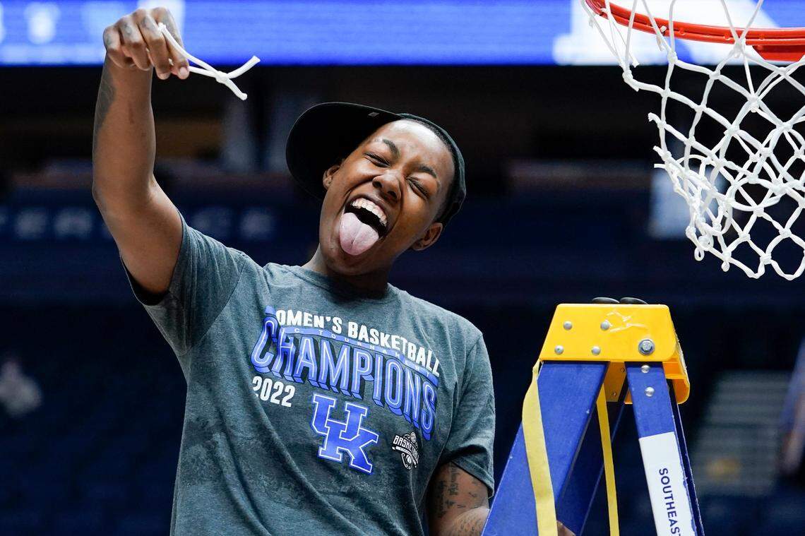 Dre’una Edwards cuts the net after Kentucky beat South Carolina in SEC Tournament on the strength of Edwards’ late three-pointer.
