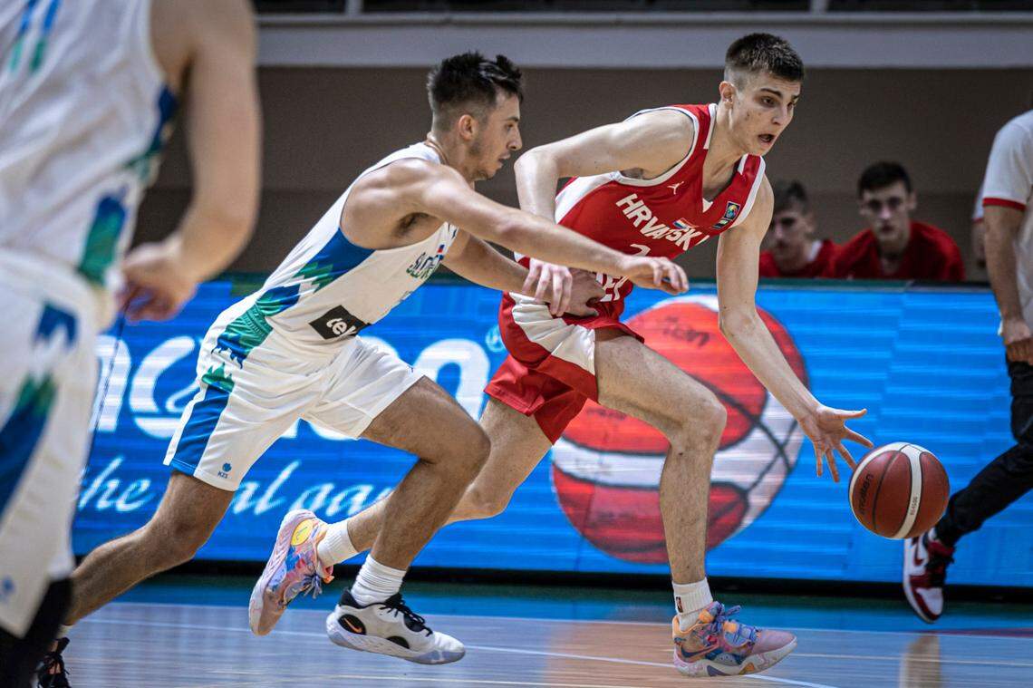 Incoming Kentucky men’s basketball player Andrija Jelavic will become the second Croatian to play college basketball for the Wildcats.