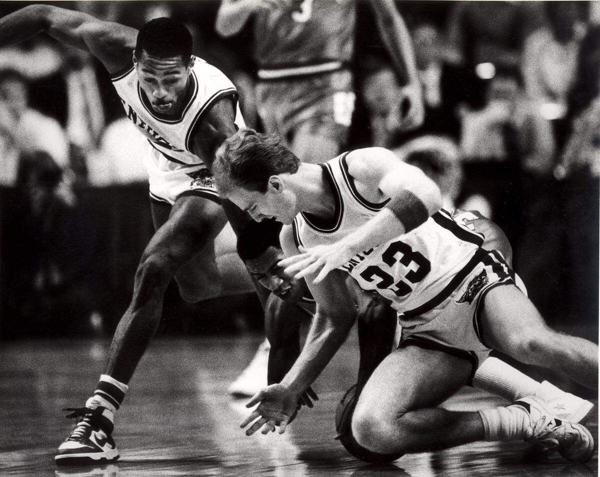 James Blackmon, left, and Roger Harden, foreground, joined Ed Davender in a three-guard starting lineup for Kentucky’s 1985-86 team that went 32-4 and missed the Final Four by one game.