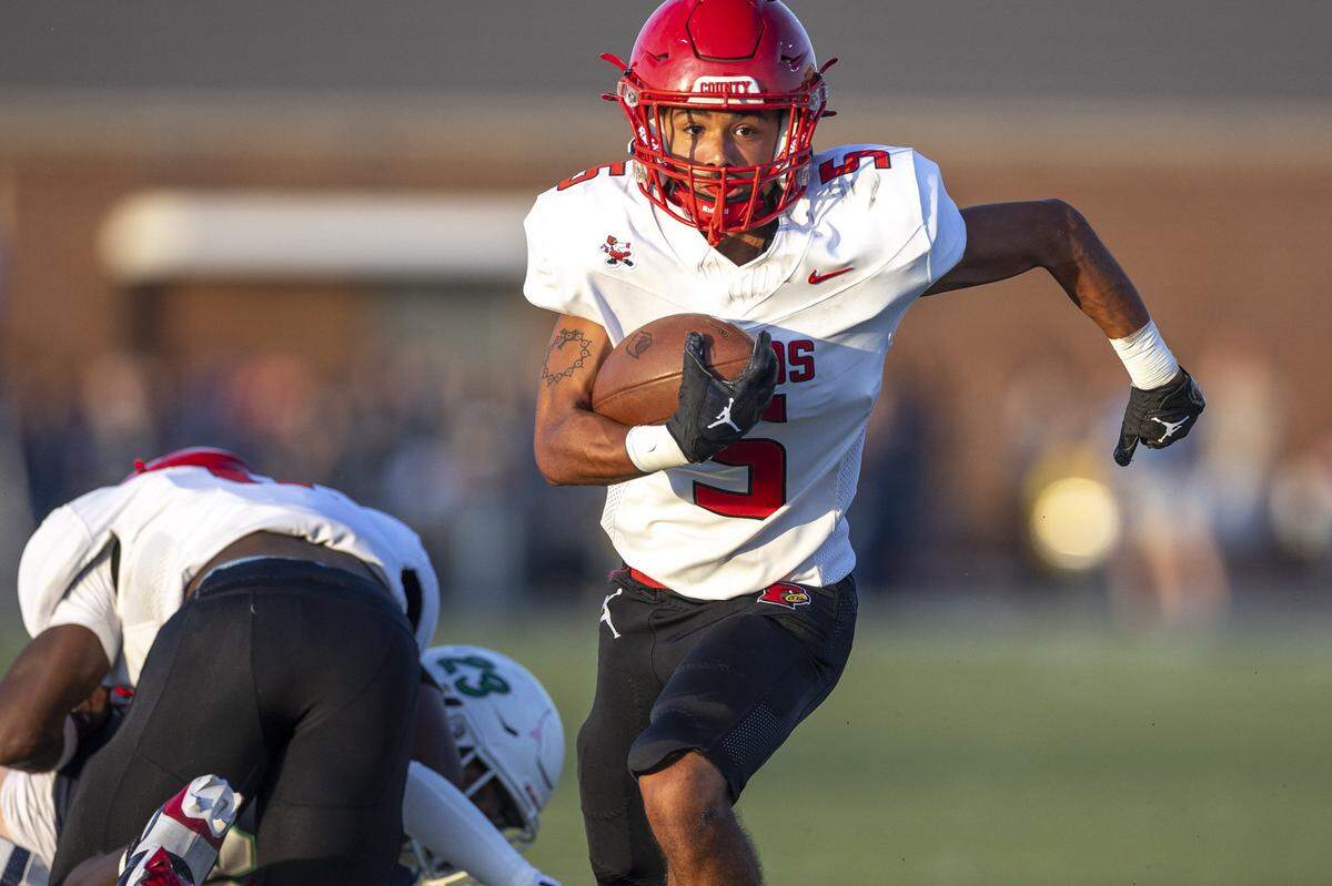 Scott County's Nick Ranson (5) runs the ball during a game at Great Crossing High School Birds Nest in Georgetown, Ky., on Friday, Aug. 29, 2025.