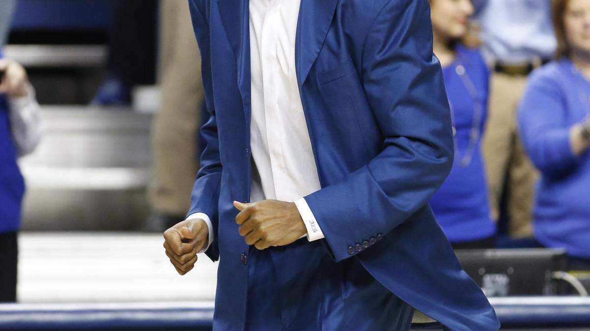 Derek Anderson was introduced Wednesday as members of Kentucky's 1996 national championship team received commemorative rings. Photo by Mark Cornelison | Staff