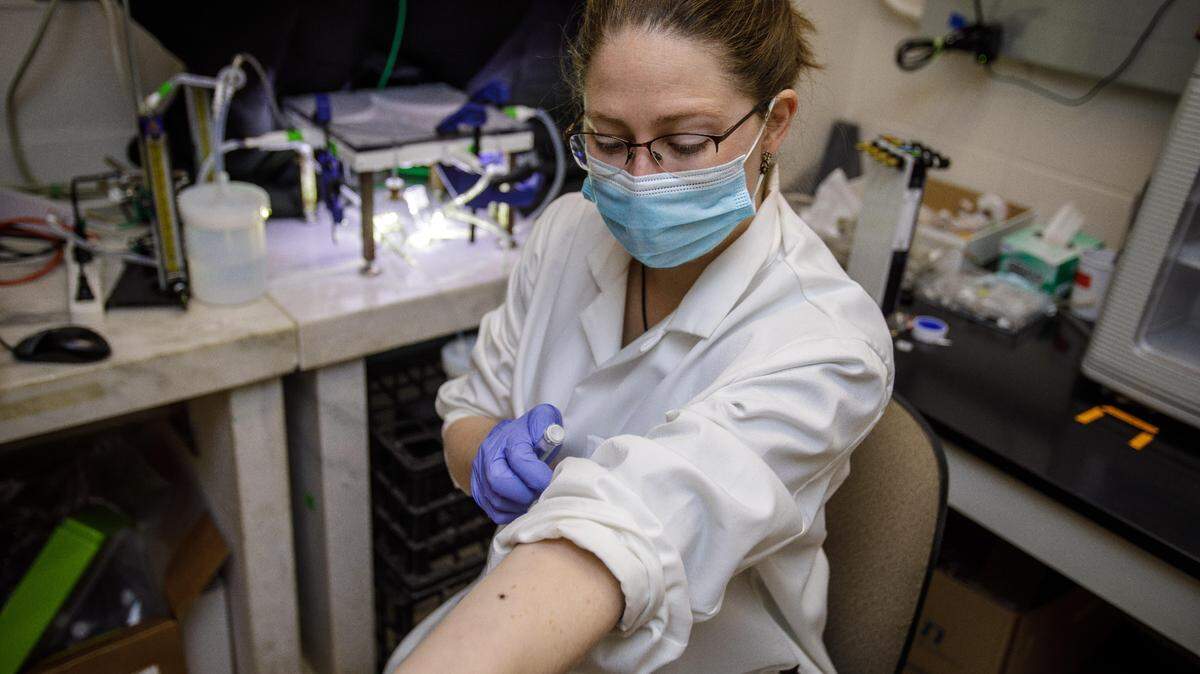 Lucie Conchou works in University of Kentucky entomologist Zainulabeuddin Syed’s lab. They are trying to use the tick’s best attributes against it--it’s sense of smell. Photo courtesy of the University of Kentucky. 