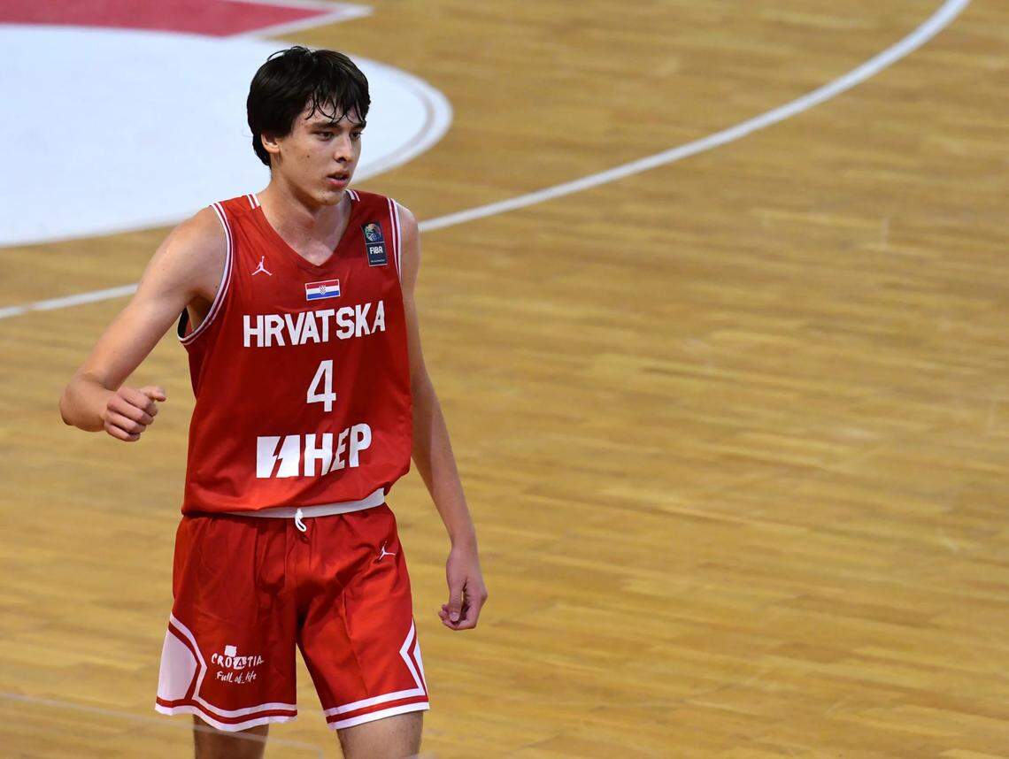 Kentucky basketball recruit Andrija Jelavic played for the Croatian national junior team in various FIBA competitions.