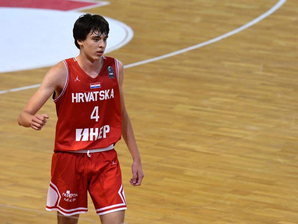 Kentucky basketball recruit Andrija Jelavic played for the Croatian national junior team in various FIBA competitions.